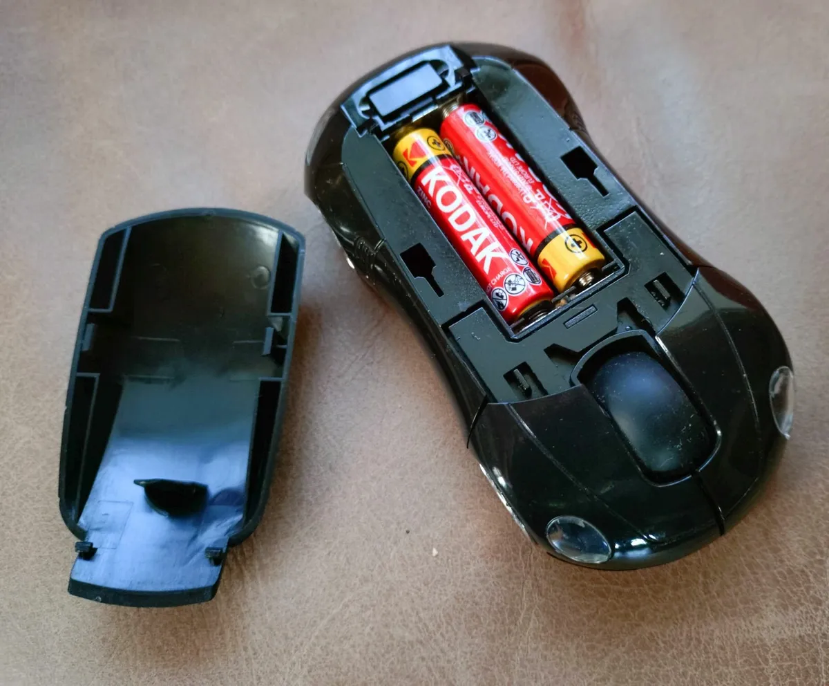 BLACK WIRELESS COMPUTER MOUSE CAR, WITH LIGHTS. - Image 3