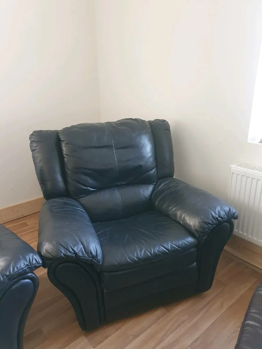 Leather suite of furniture - Image 3