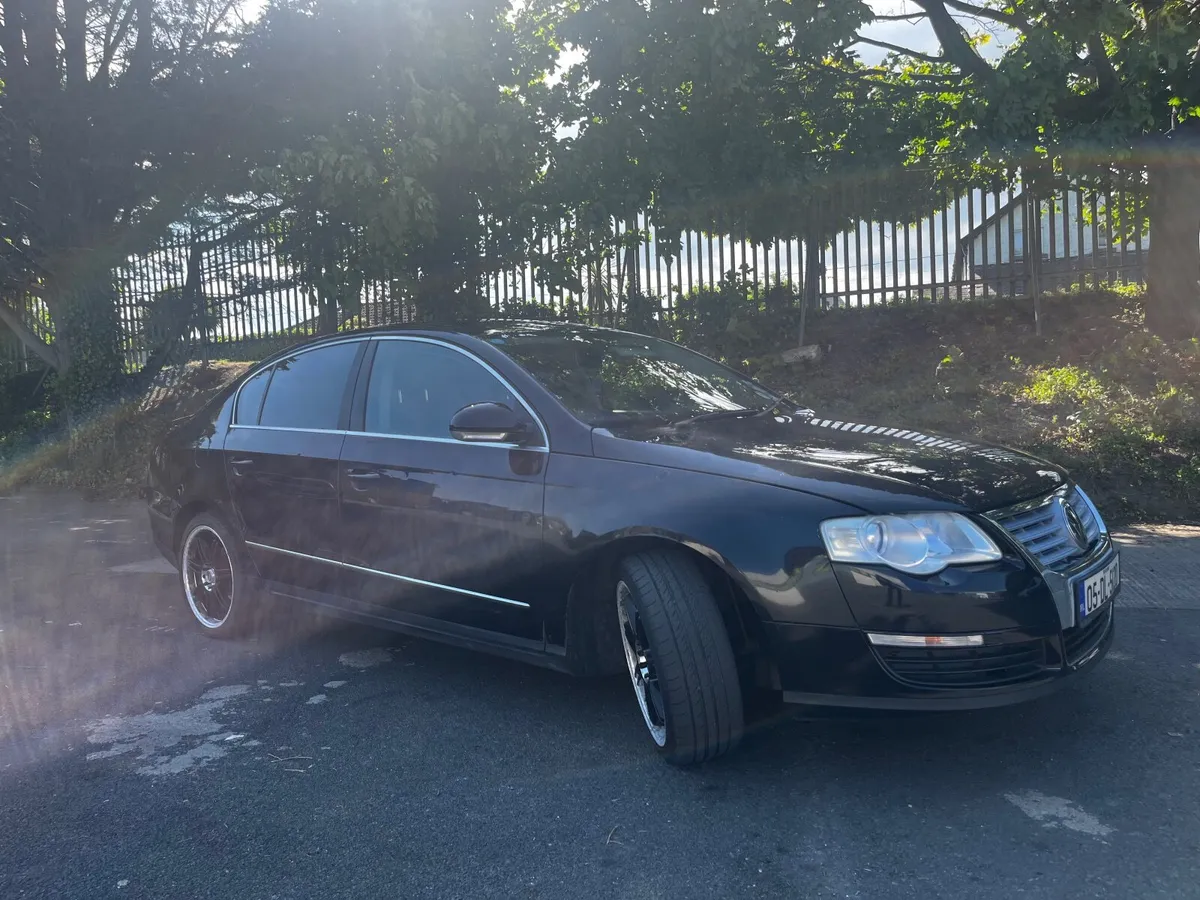 Volkswagen Passat 2005 - Image 1