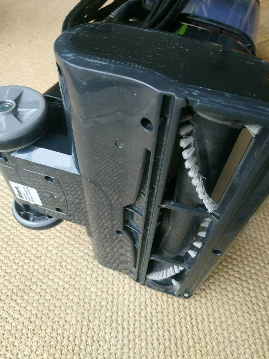 Shark lift-away vacuum hoover - Image 3