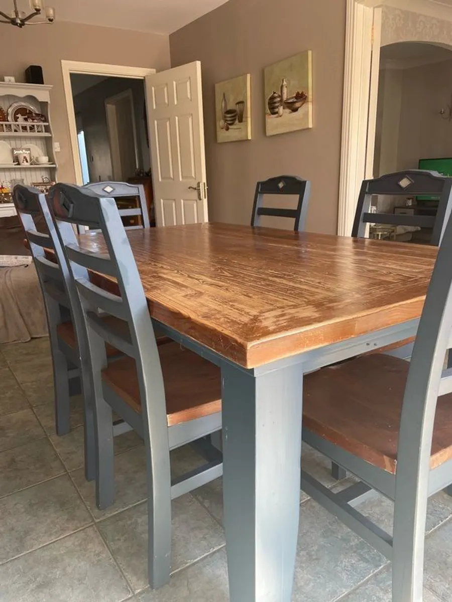 kitchen table and chairs. Legs of table can remove for transport - Image 4