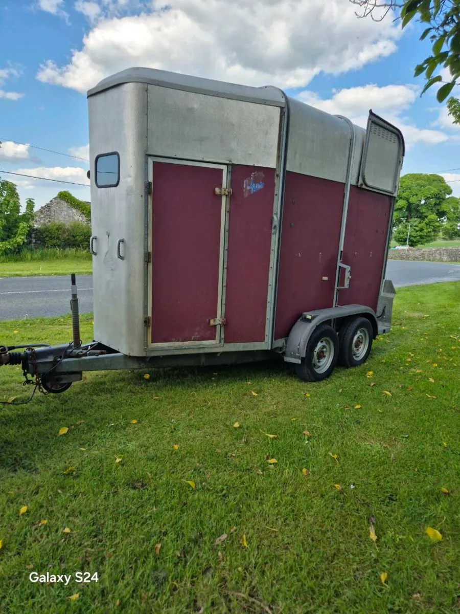 Ivor Willams Horse box - Image 1