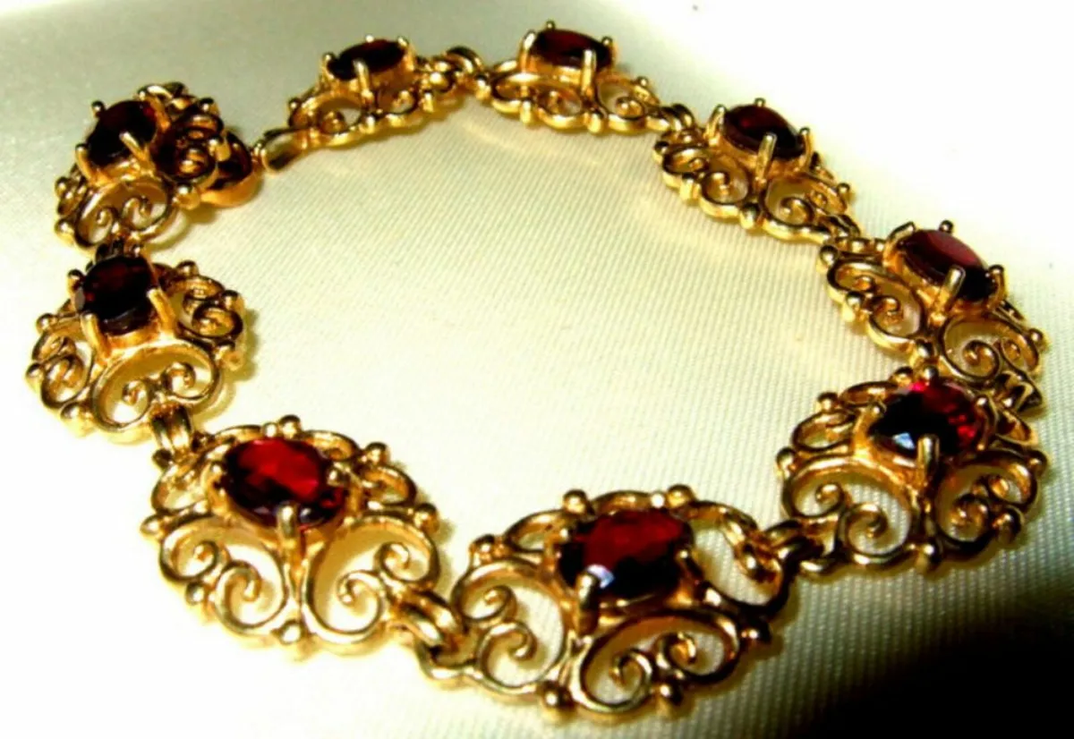 Vintage Hallmarked 9ct Yellow Gold/Garnet Bracelet - Image 2