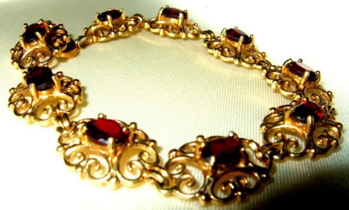 Vintage Hallmarked 9ct Yellow Gold/Garnet Bracelet - Image 3