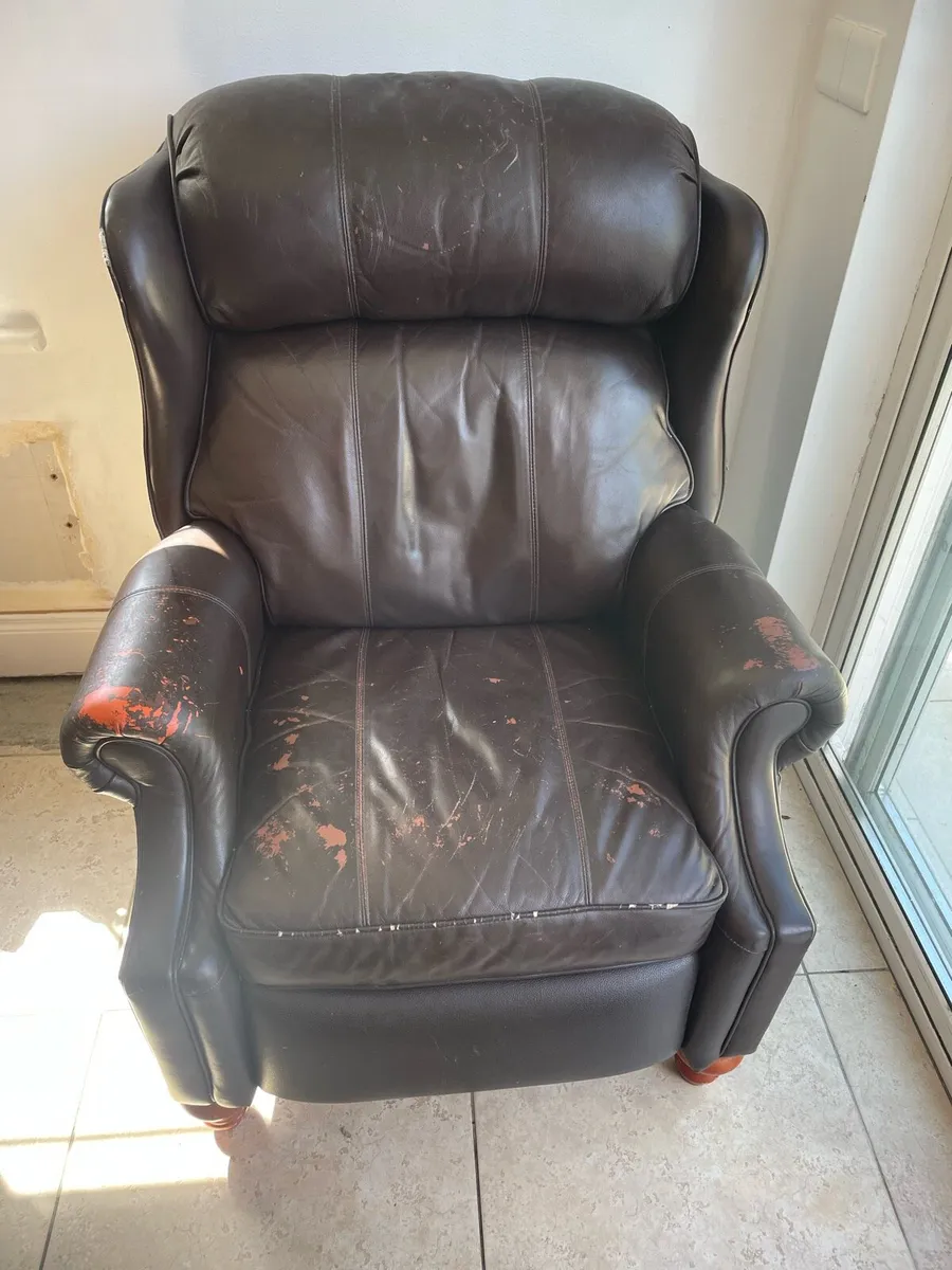 Leather reclining chair from Caseys - Image 2