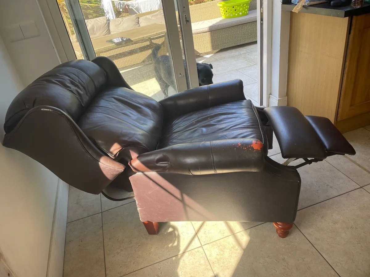 Leather reclining chair from Caseys - Image 4