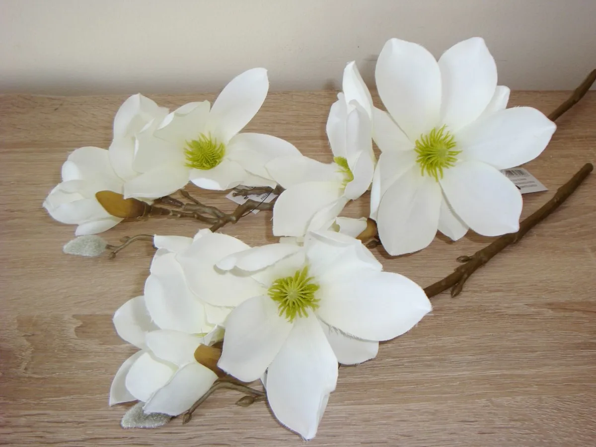 Bundle of 44 stems artificial flowers magnolia - Image 3