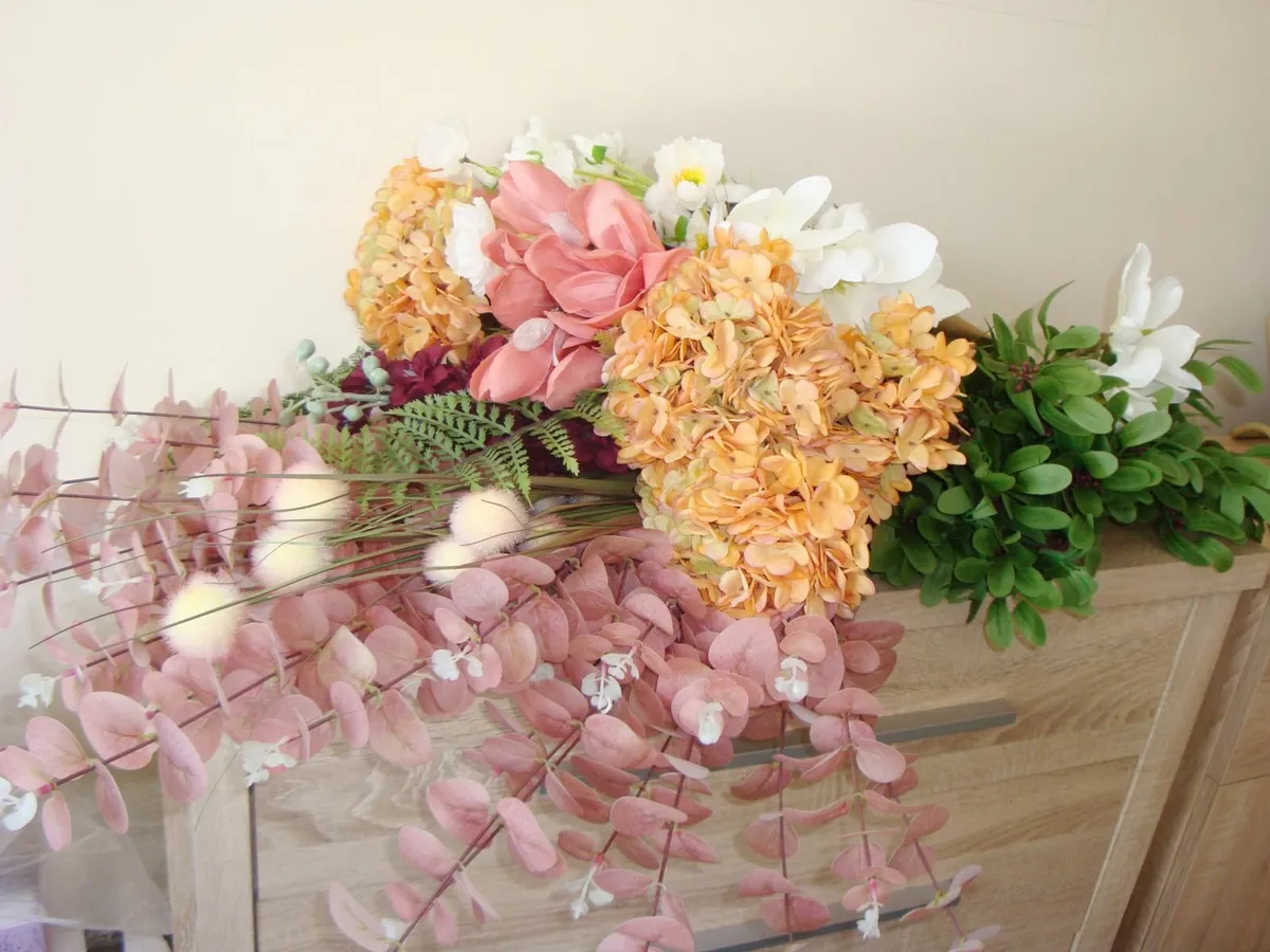 Bundle of 44 stems artificial flowers magnolia - Image 1