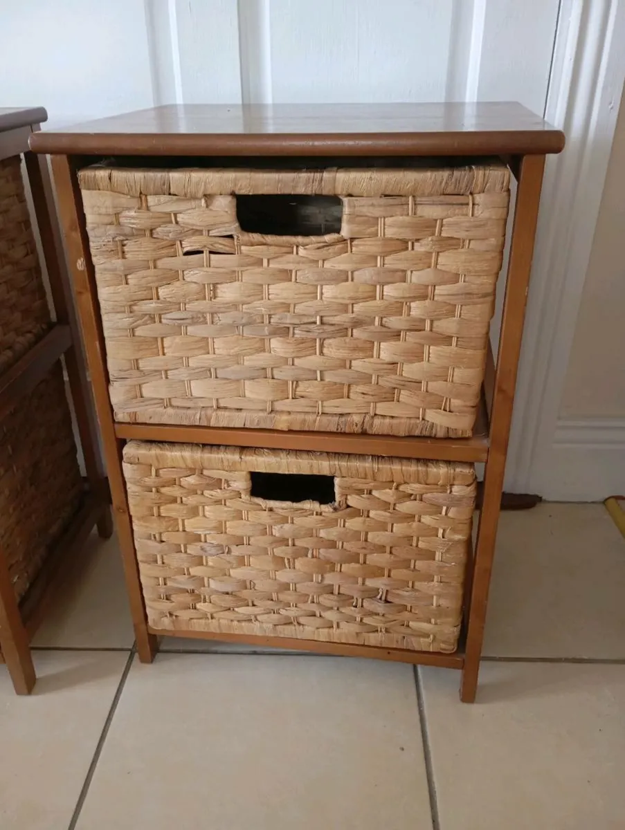 Pair of bedside lockers - Image 1