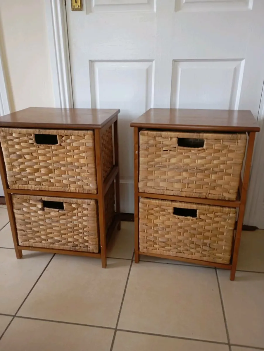 Pair of bedside lockers - Image 2