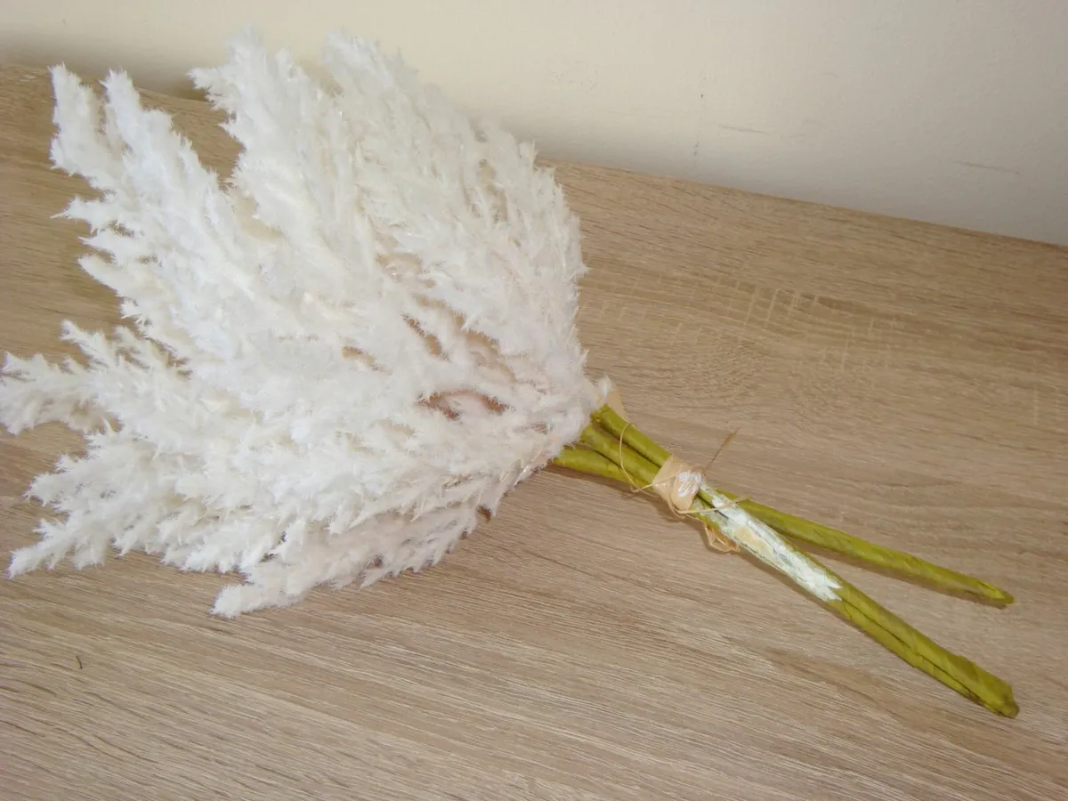 Off White artificial flowers stems - Image 2