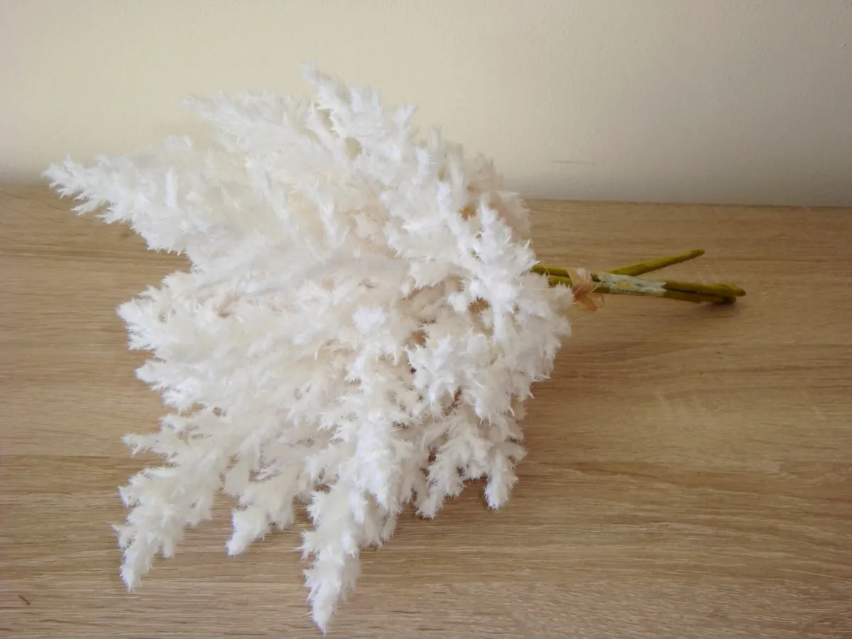 Off White artificial flowers stems - Image 1