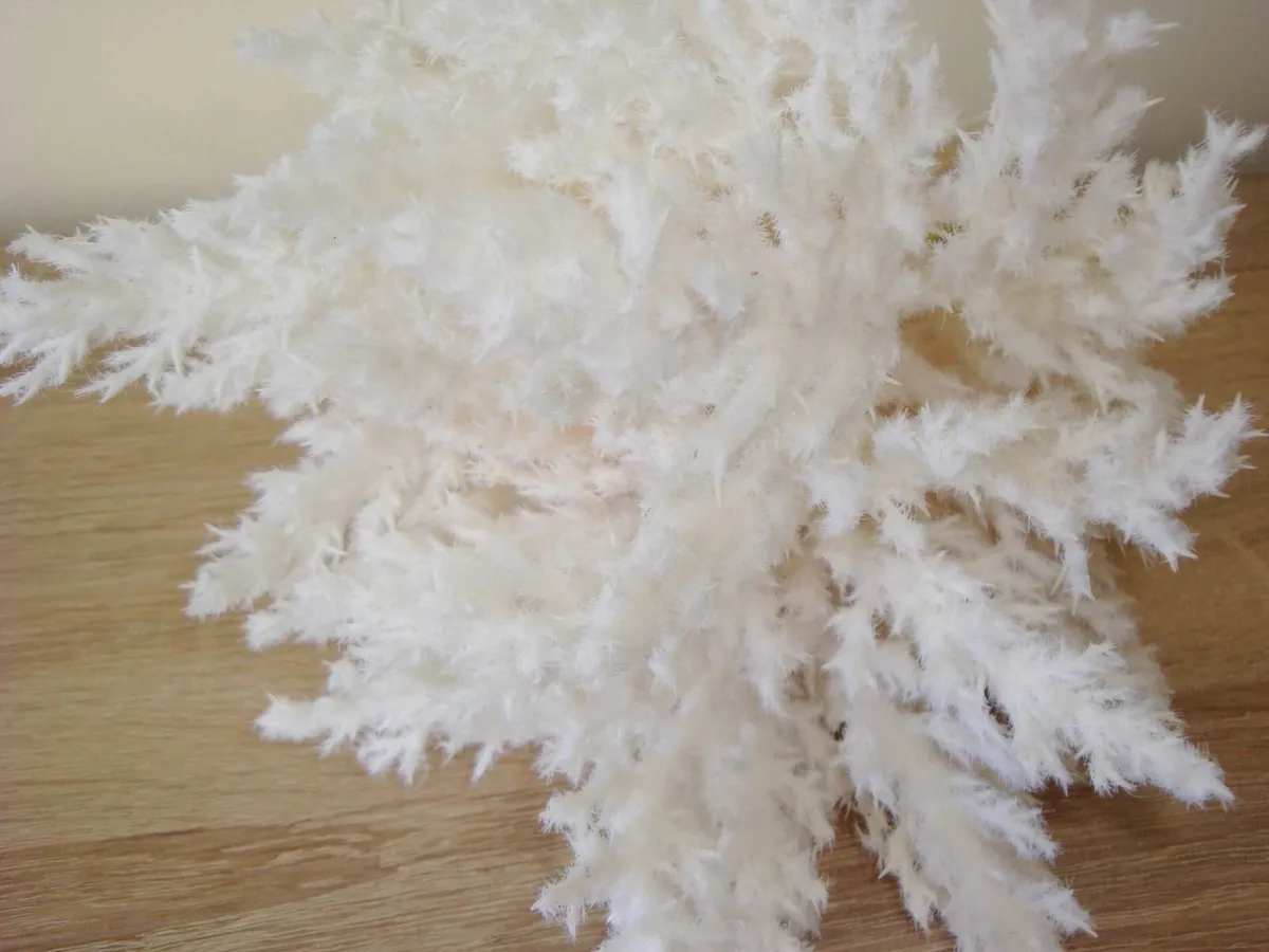 Off White artificial flowers stems - Image 3
