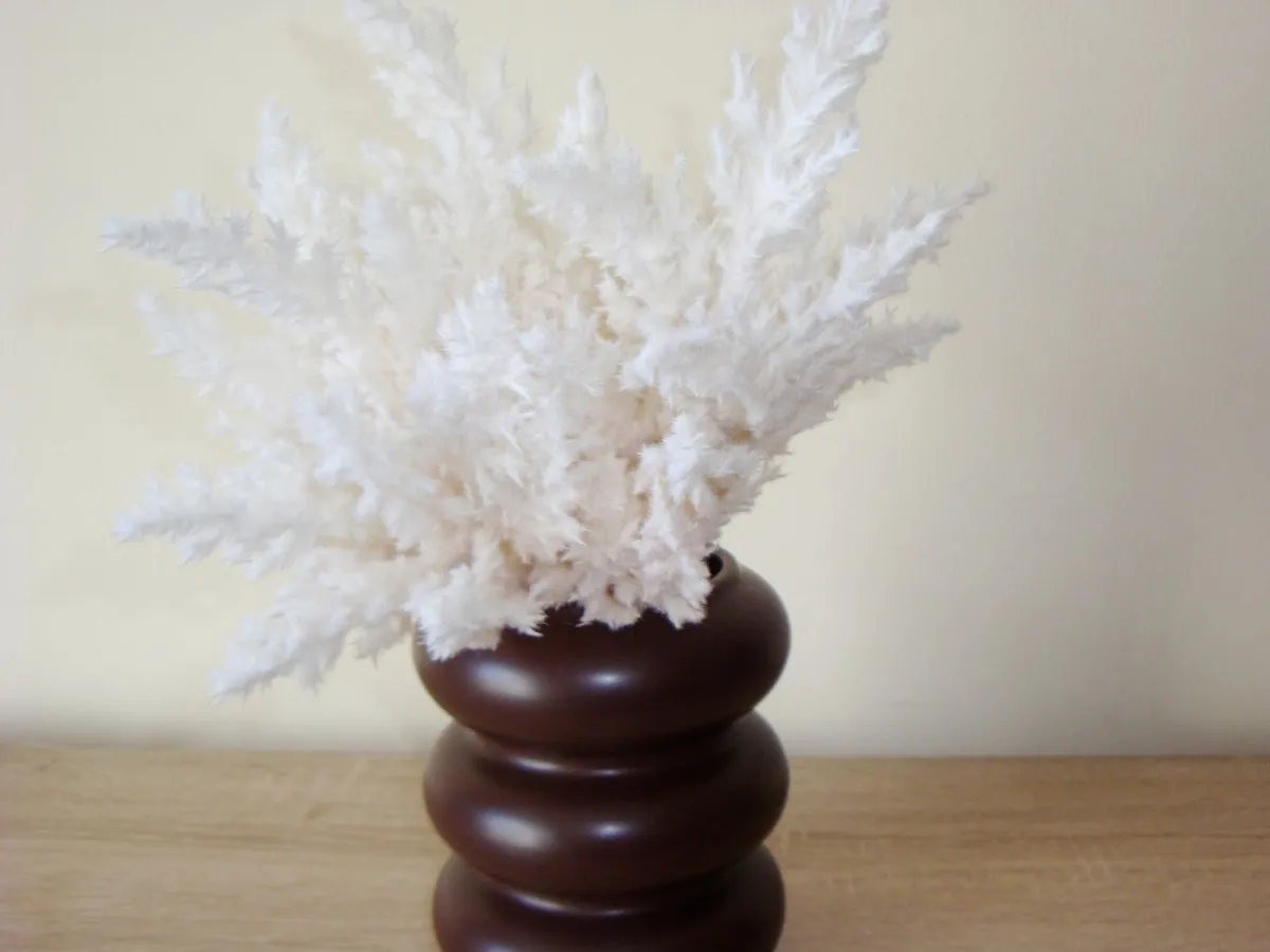Off White artificial flowers stems - Image 4