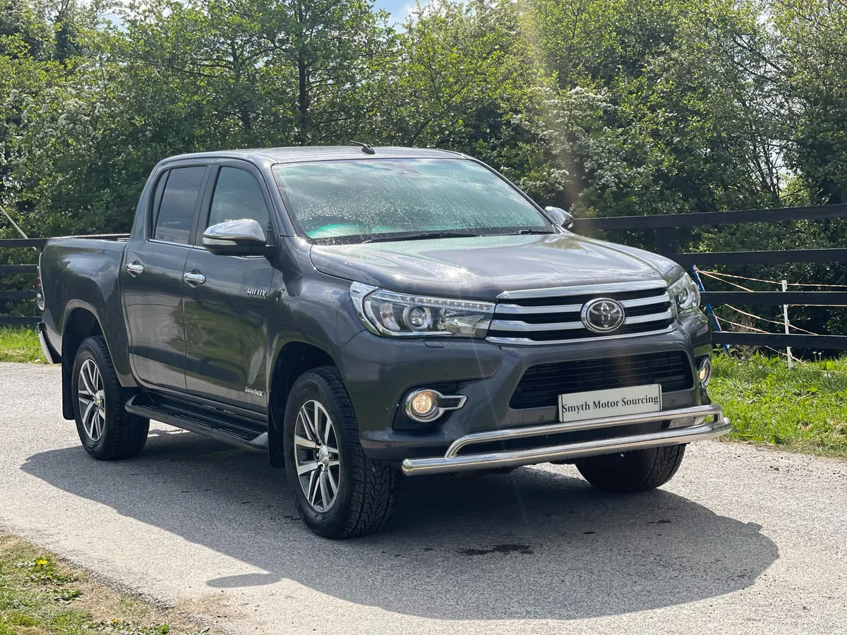 172 Toyota Hilux Invincible X Manual Low Miles - Image 2