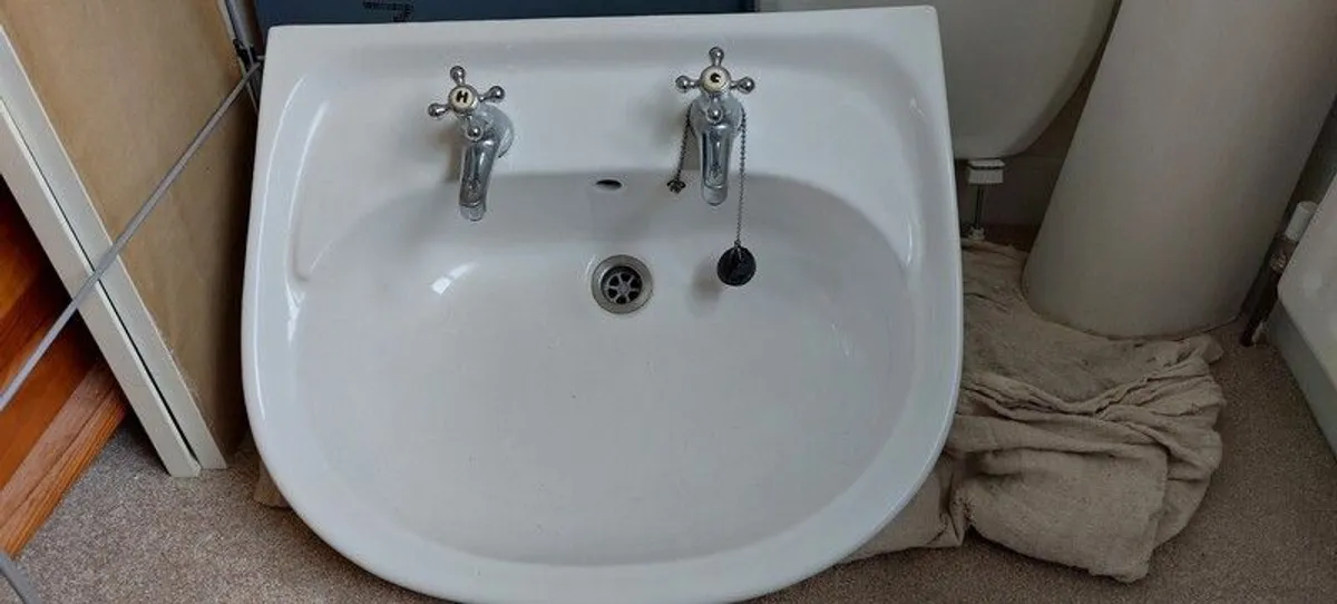 Basin and Pedestal - Image 4