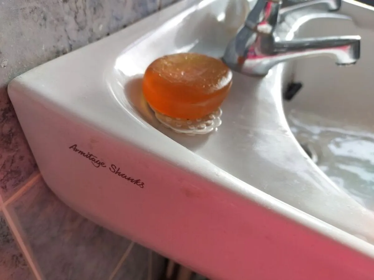 Basin & Pedestal - Image 3
