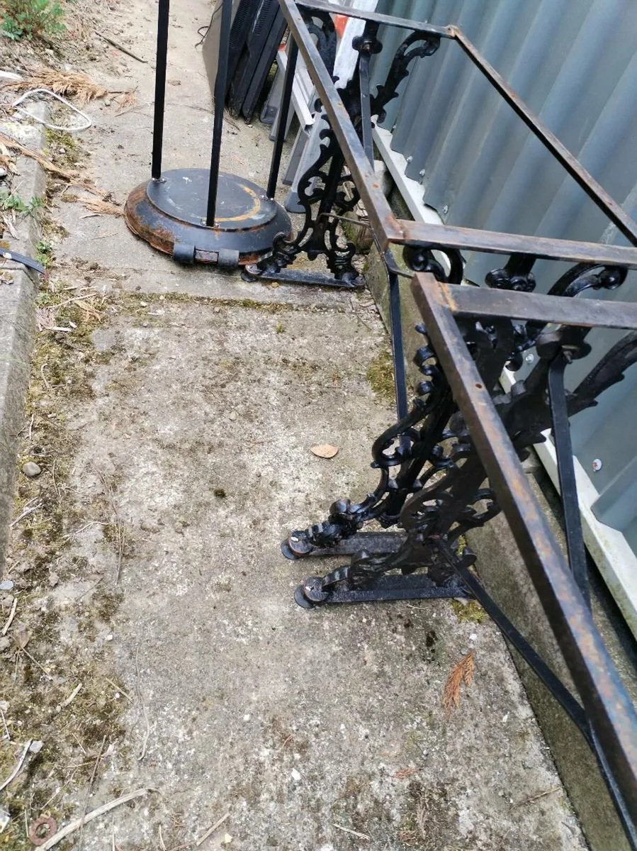 Table base - Image 1