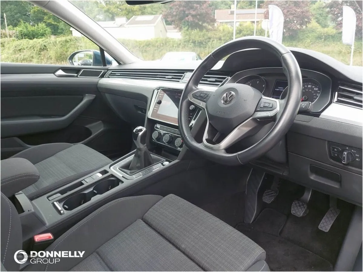 Volkswagen Passat 2.0 TDI EVO SCR SE Nav 4dr - Image 2