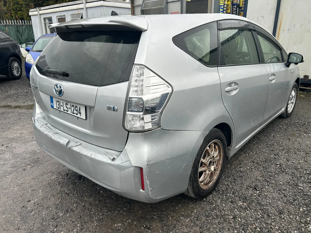2013 Toyota Prius alpha 7 seater - Image 4