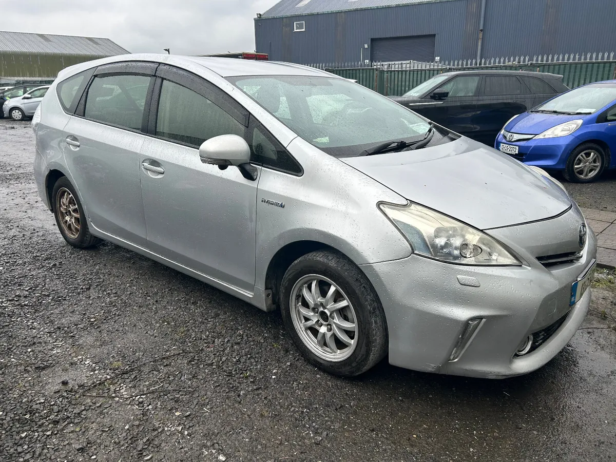 2013 Toyota Prius alpha 7 seater - Image 3