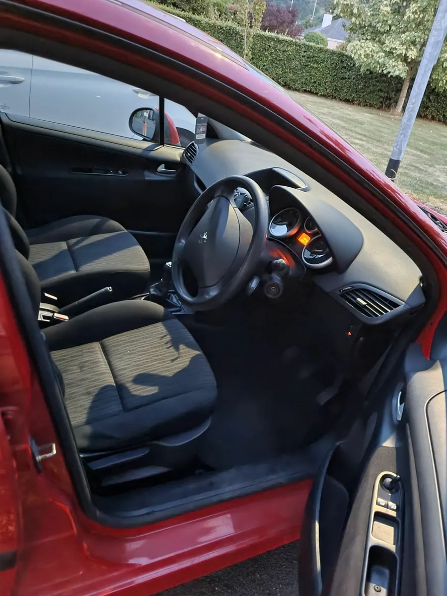 Peugeot 207 2010 - Image 1