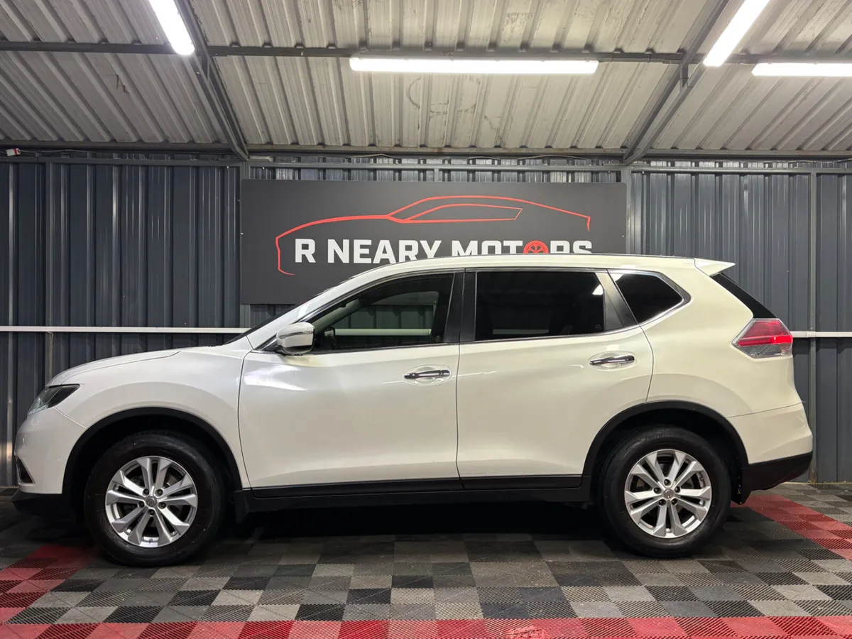 2016 161 Nissan X-Trail 1.6d SV 5 Seat Manual - Image 4