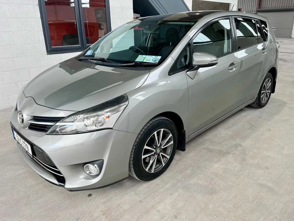 Toyota verso luna skyview 2.0d 7 seater - Image 1