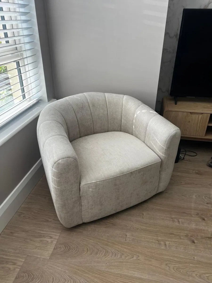 Swivel chair - Image 1