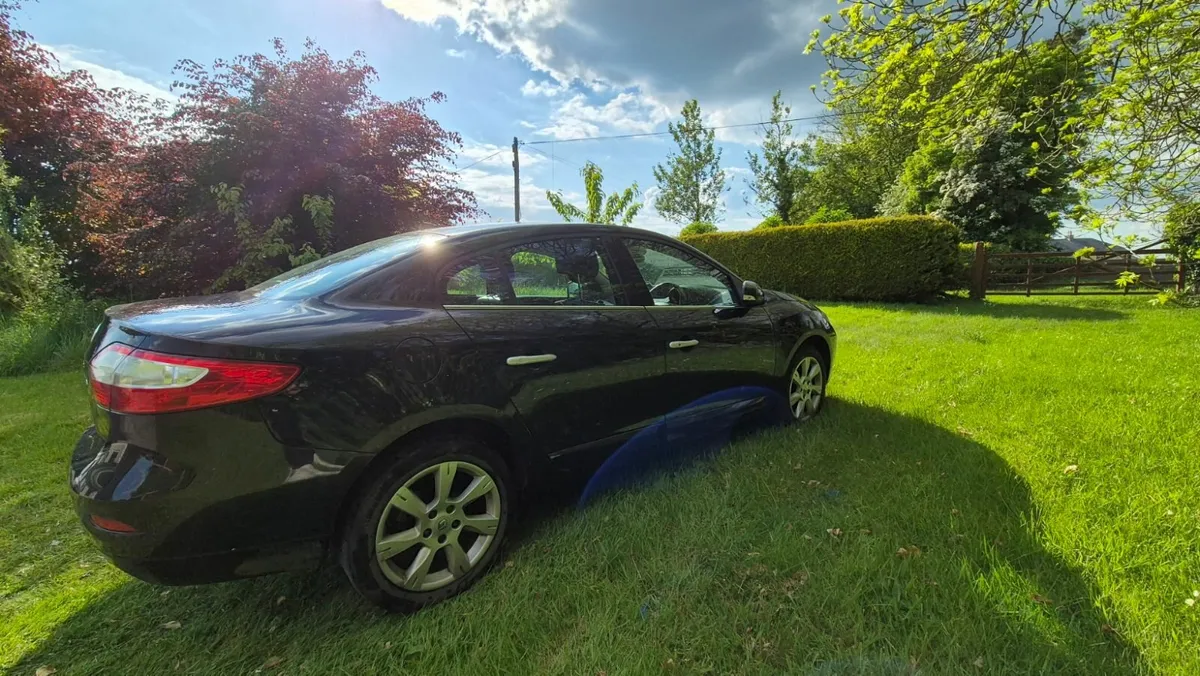 Renault Fluence 2011 - Image 3
