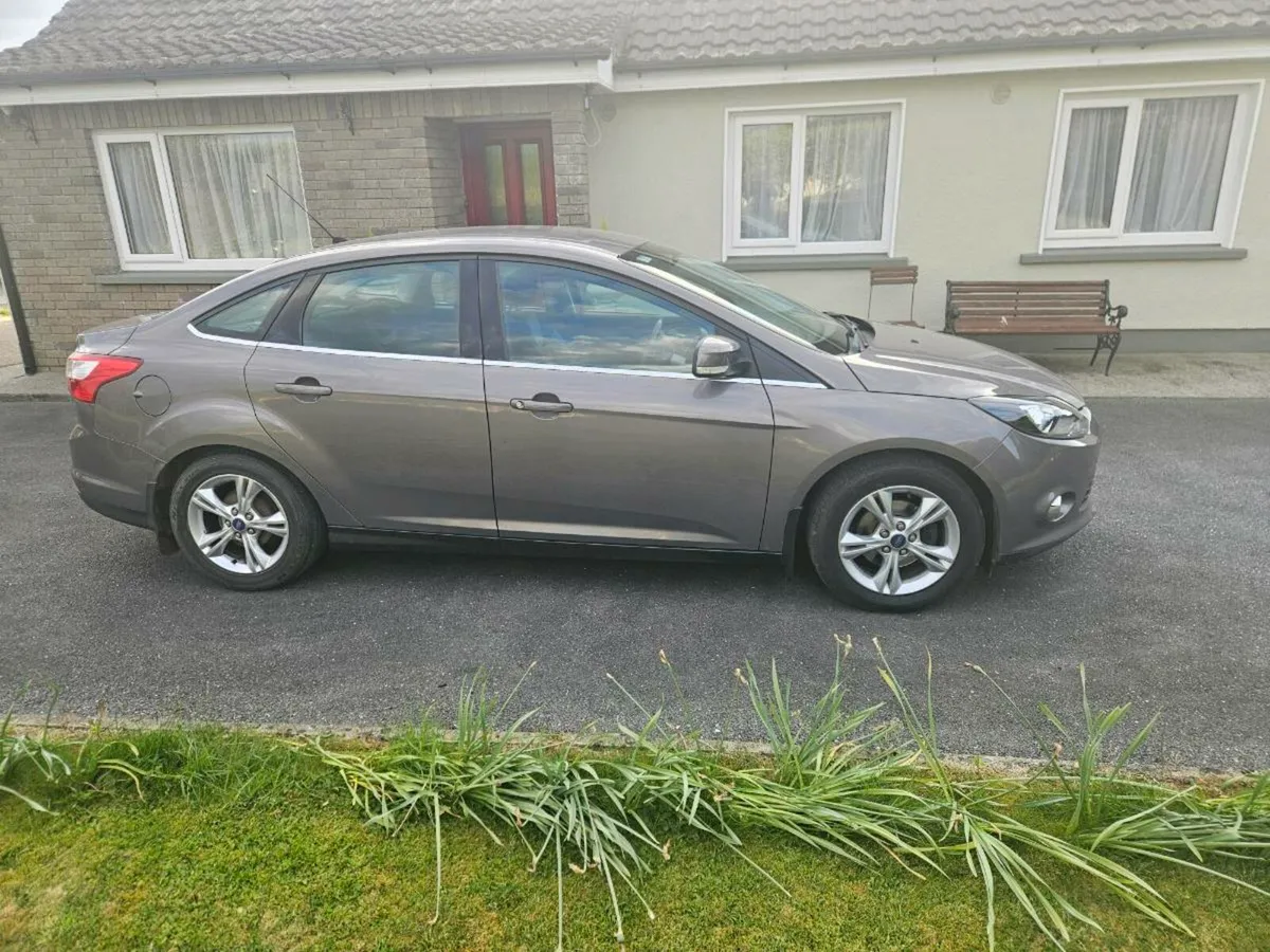 Ford  Focus - Image 2