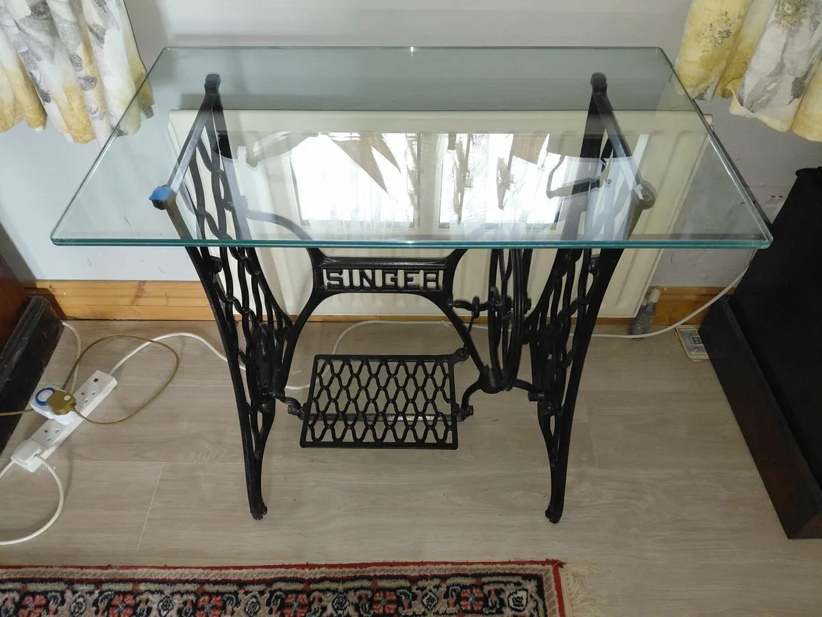 Singer Sewing machine table - Image 2