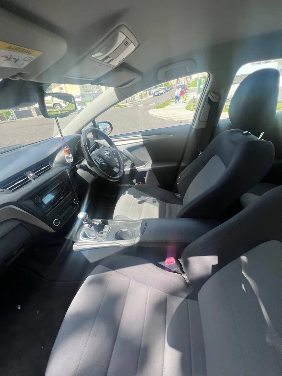 Toyota avensis 1.6 diesel Low Mileage 168km - Image 3