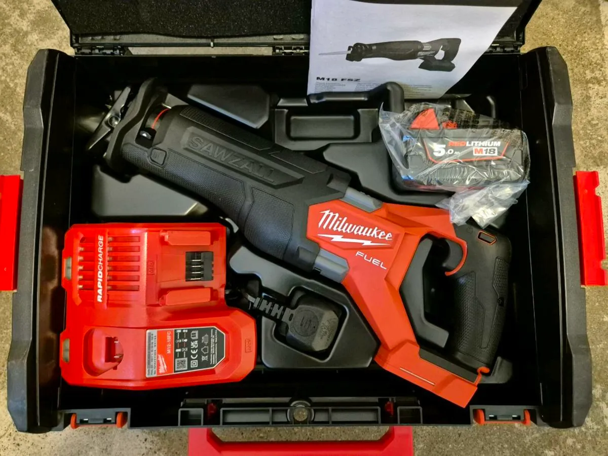 Milwaukee M18 Fuel Sawzall Reciprocating Saw Kit - Image 2