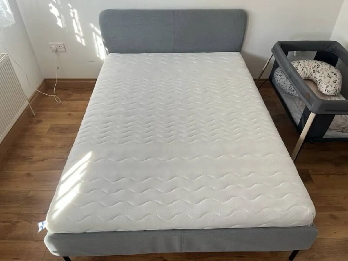 Double Bed with headboard and Comfy memory foam mattress - Image 1