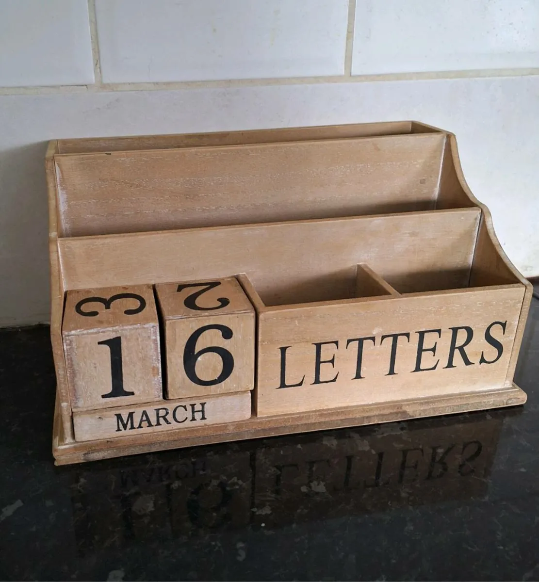 Wooden letter holder and perpetual calendar - Image 1