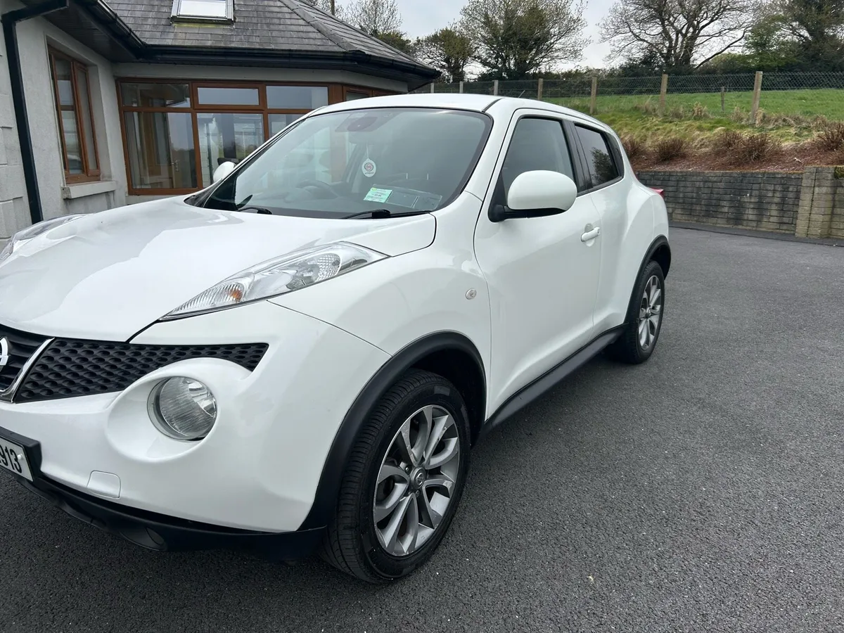 2014 Nissan Juke. Automatic - Image 2