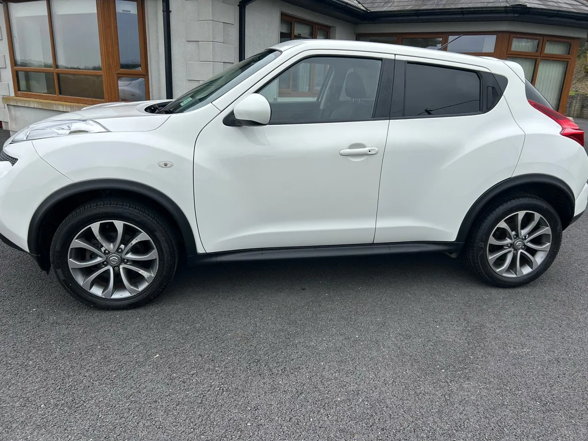 2014 Nissan Juke. Automatic - Image 4