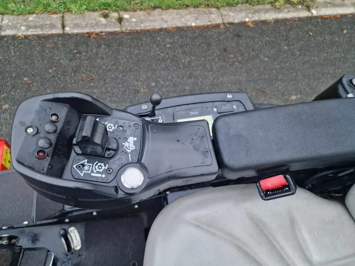 Ransomes ride on mower lawnmower - Image 2