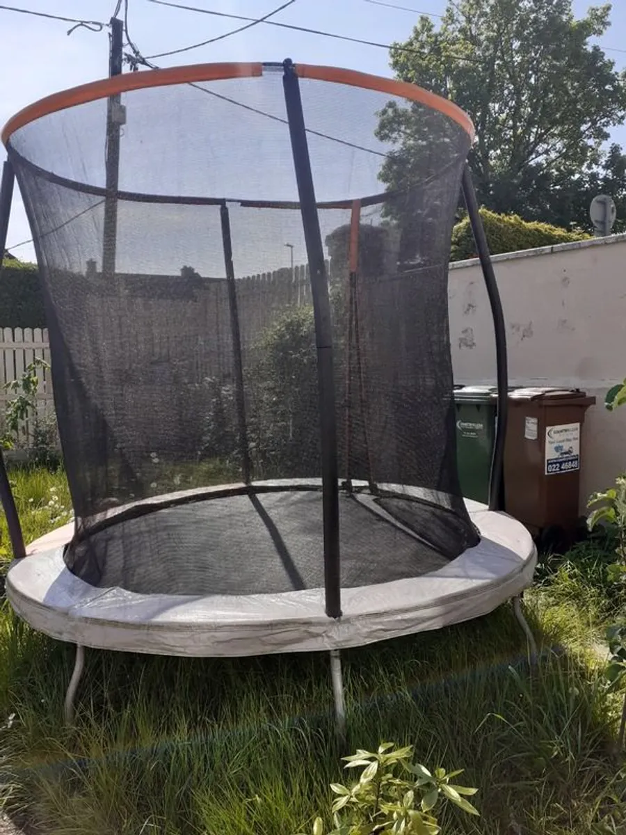 Large trampoline - Image 1