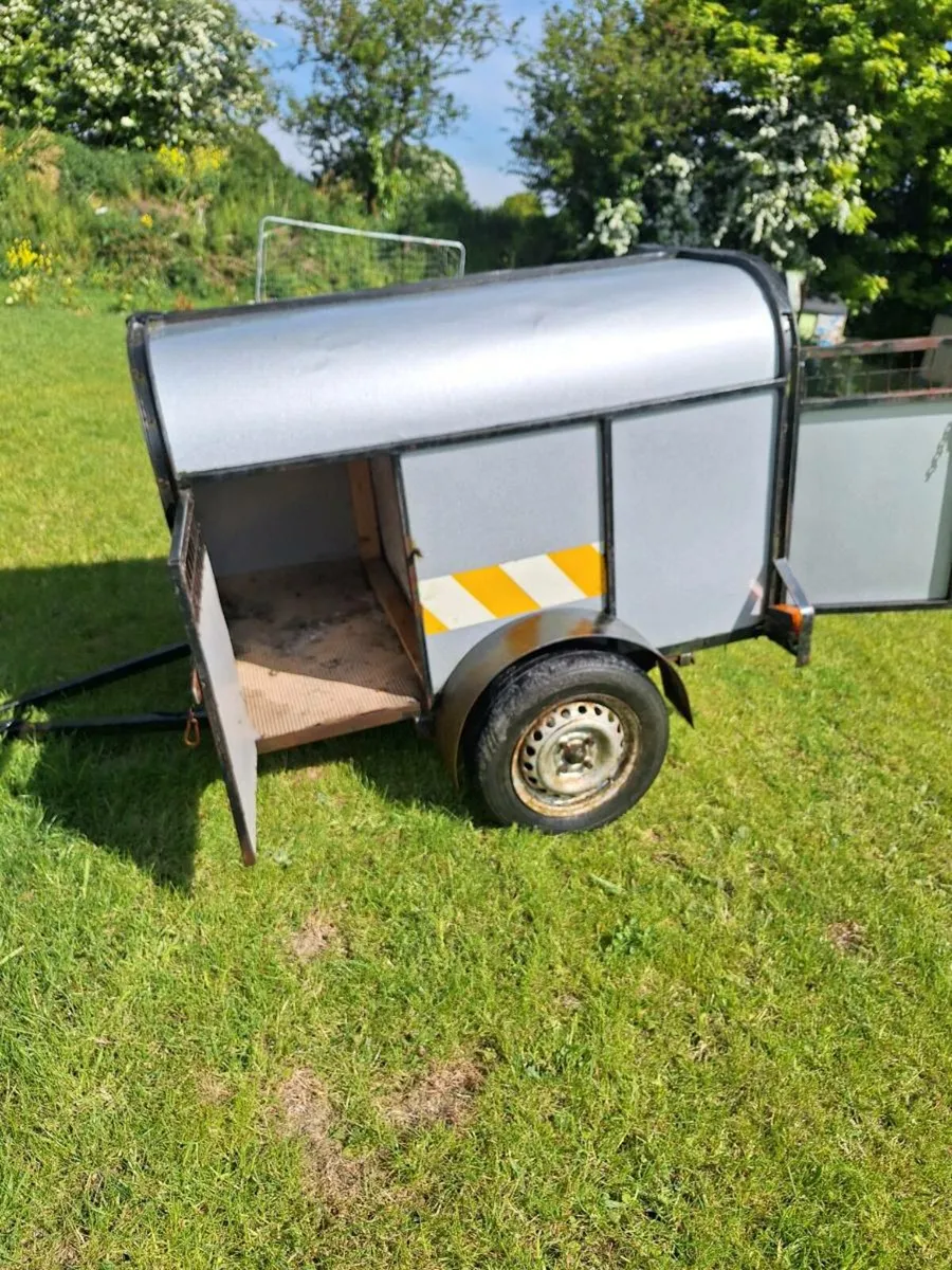 Dog Trailer - Image 1