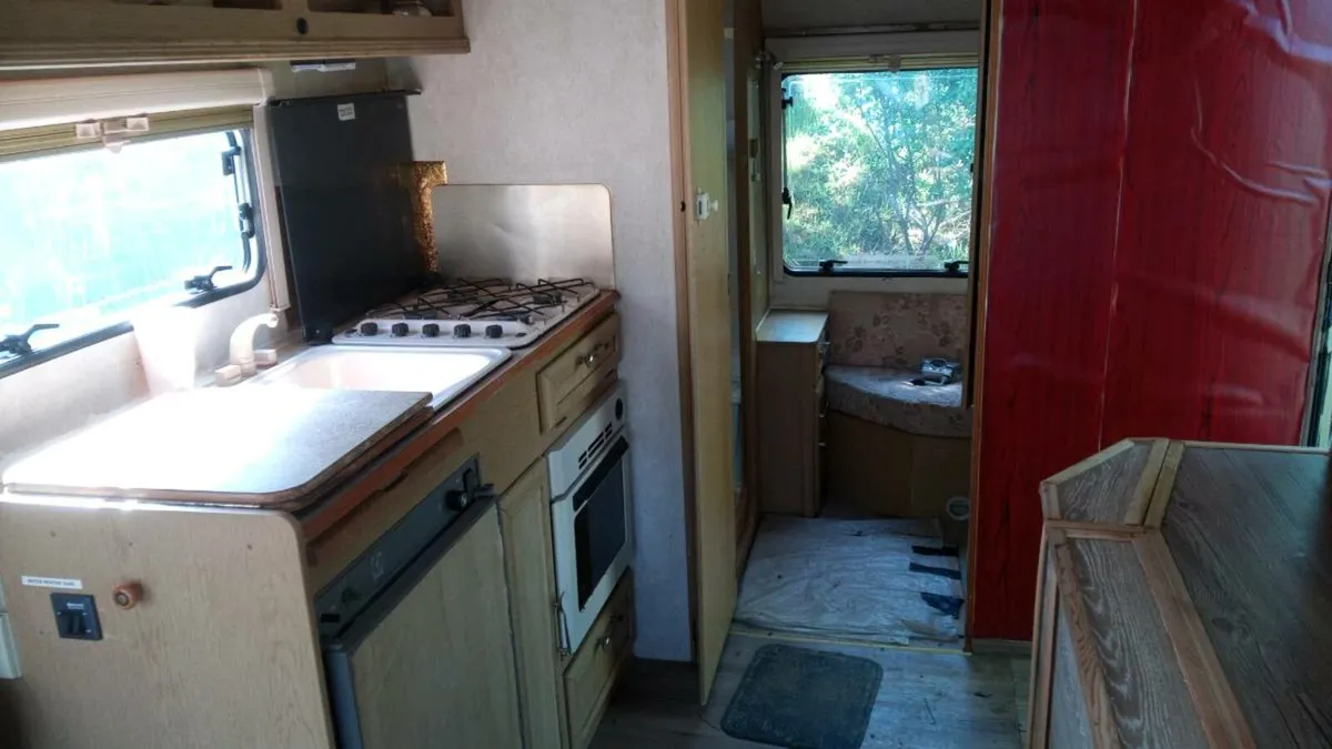 Caravan - Image 4