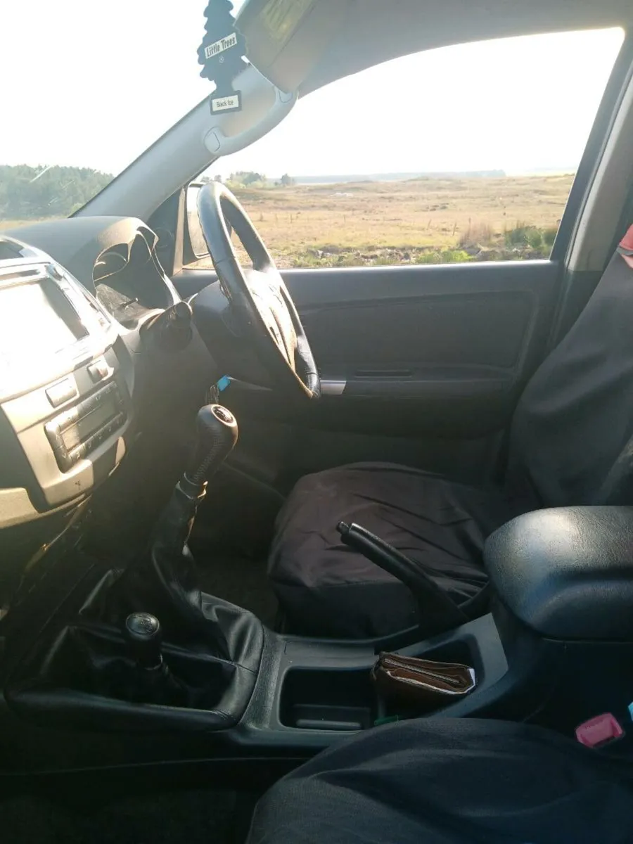 Toyota hilux - Image 3