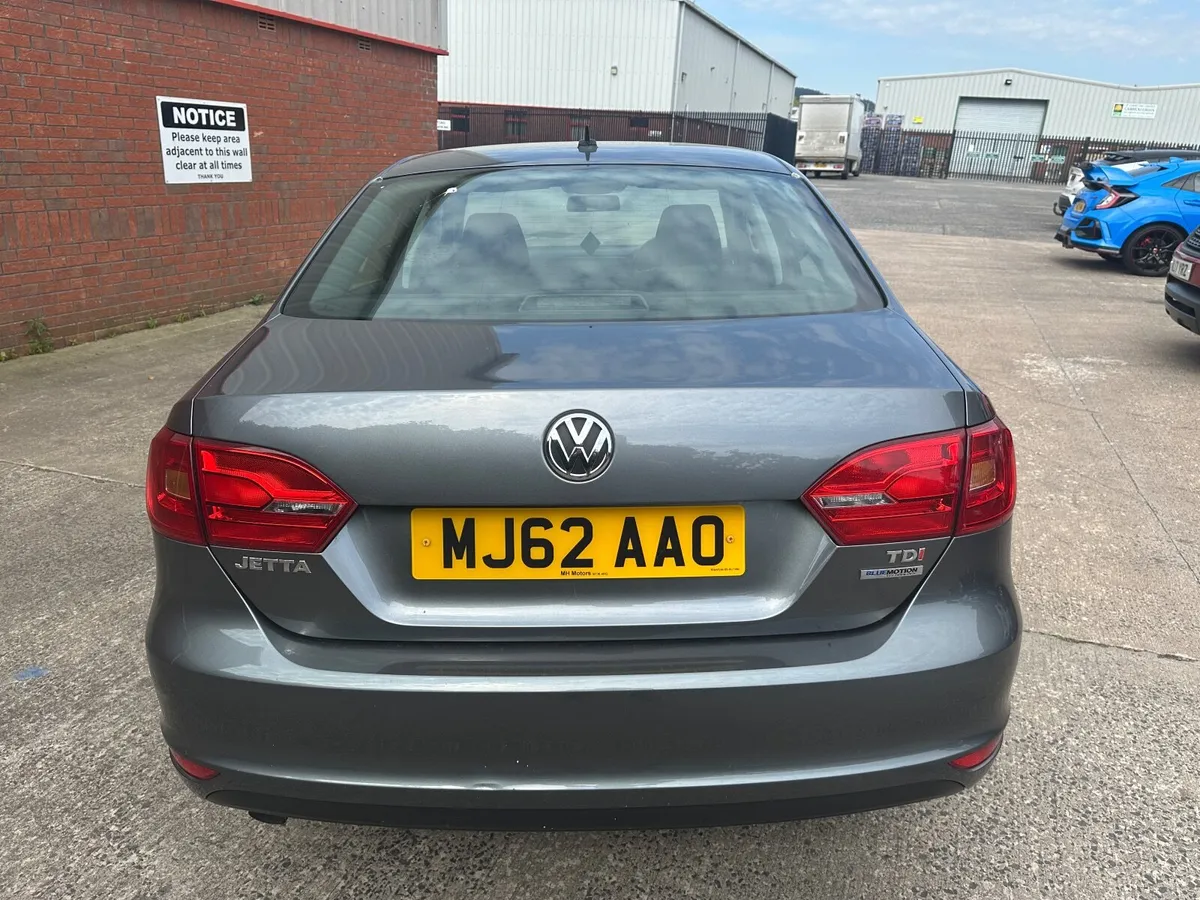 Volkswagen Jetta 1.6 TDI 105 BHP S.E TECH B/MOTION - Image 4