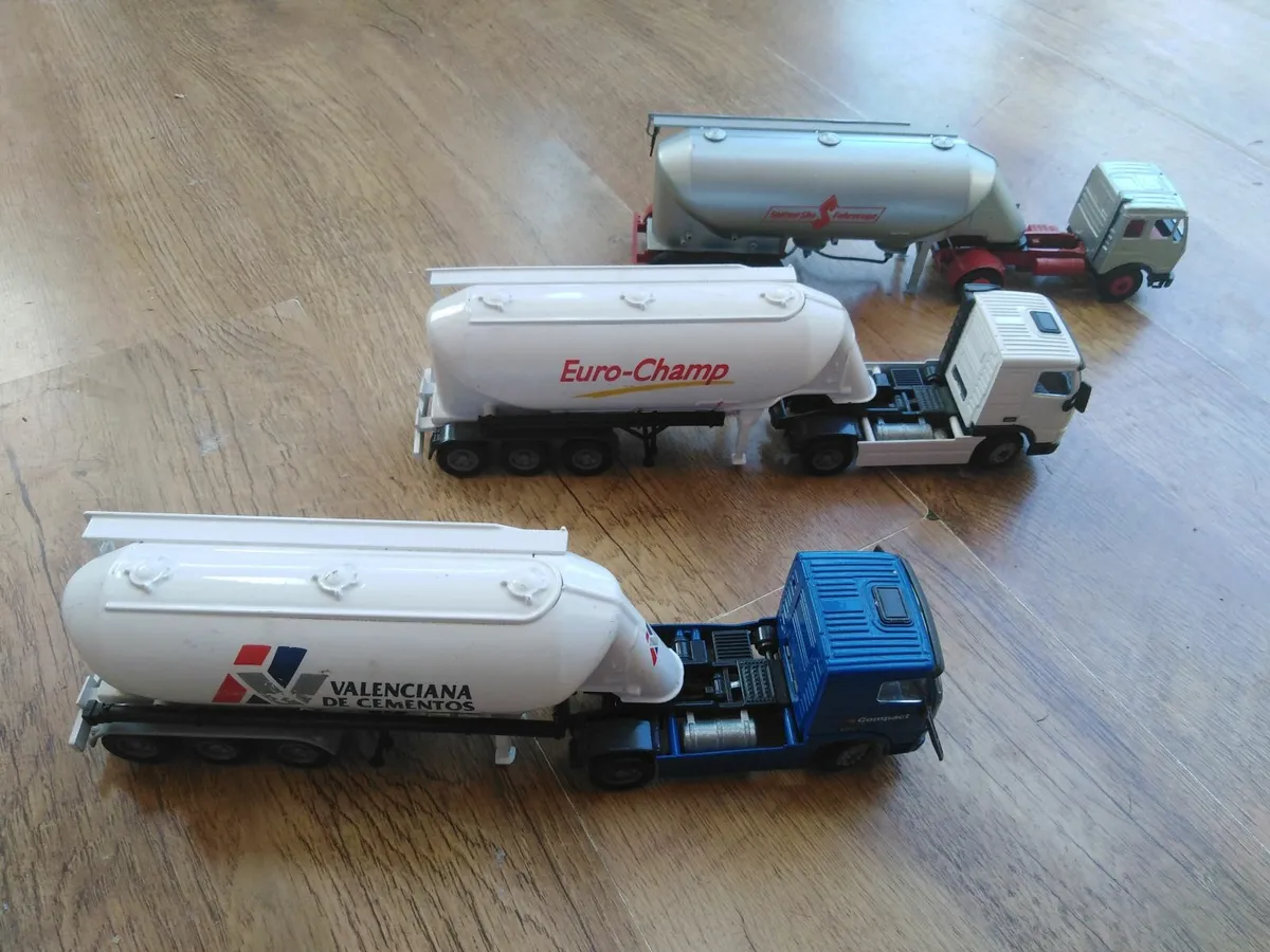 3 X 1.5 scale Joel Diecast model tankers