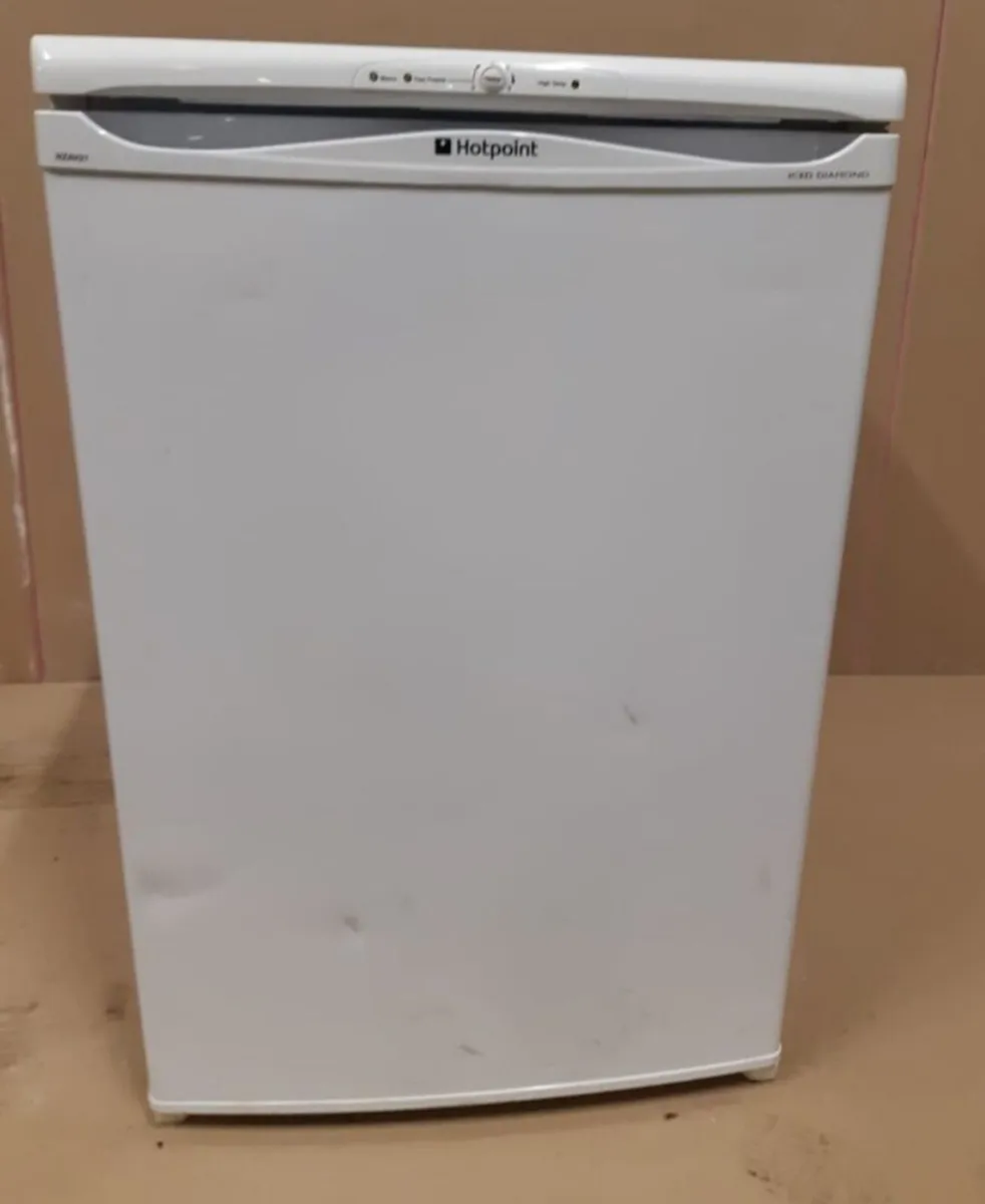 Hotpoint under counter fridge freezer - Image 1