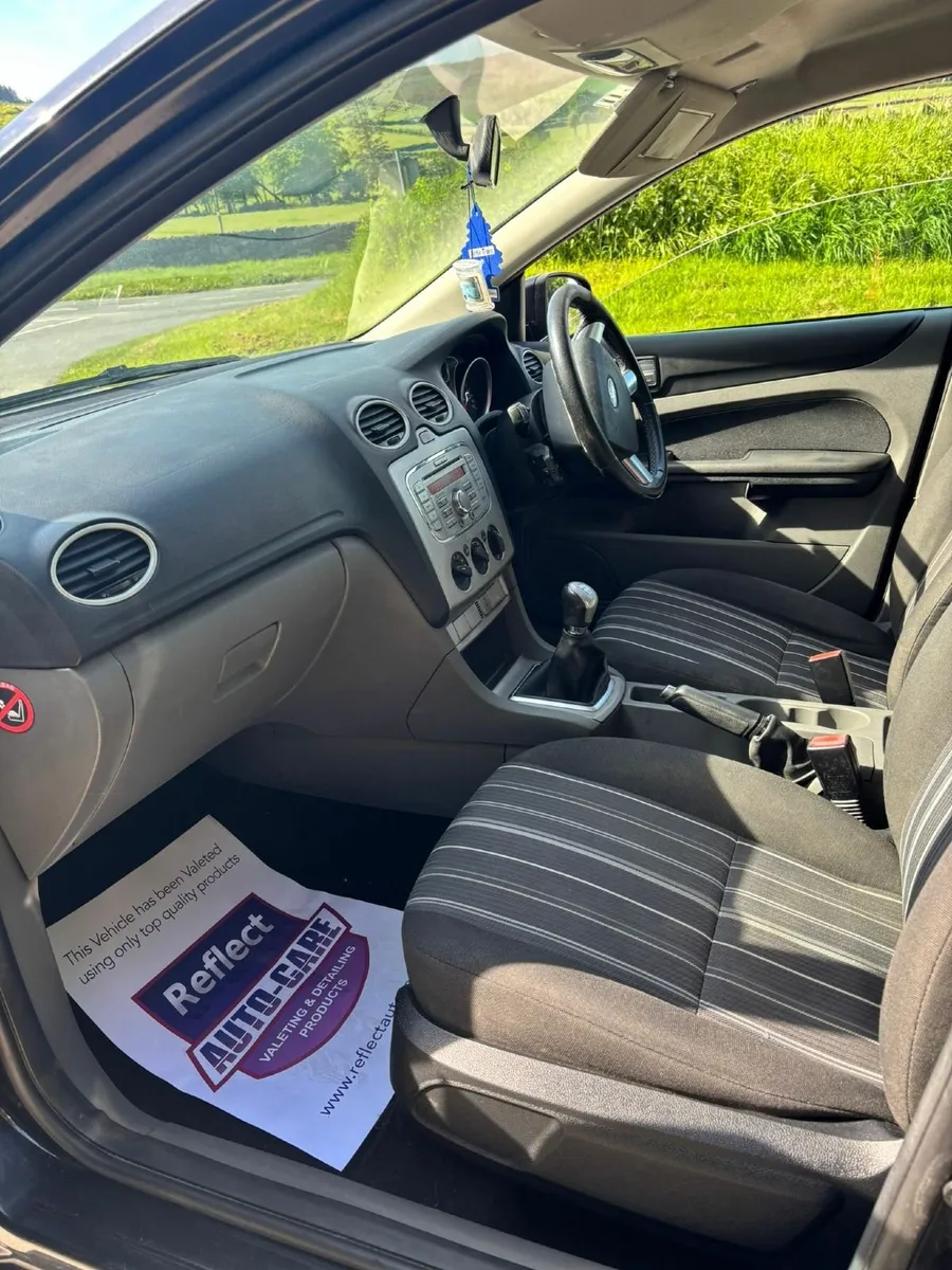 Ford Focus 2009 - Image 2