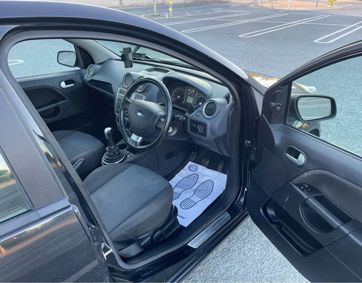 Ford Fiesta 2008 - Image 2
