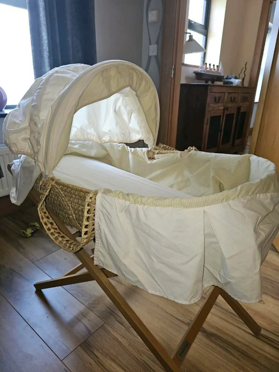 Wicker moses mama&papas basket - Image 1