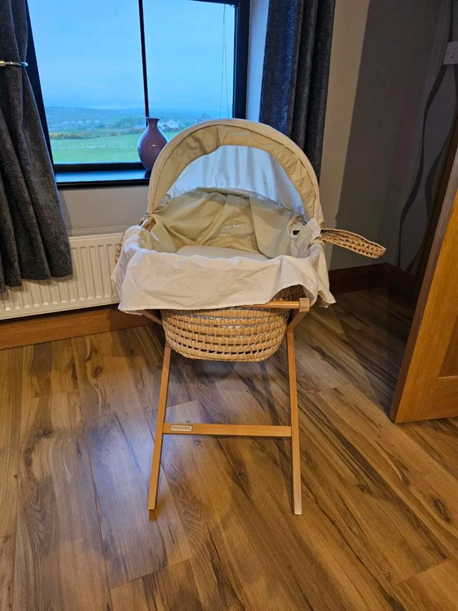 Wicker moses mama&papas basket - Image 2